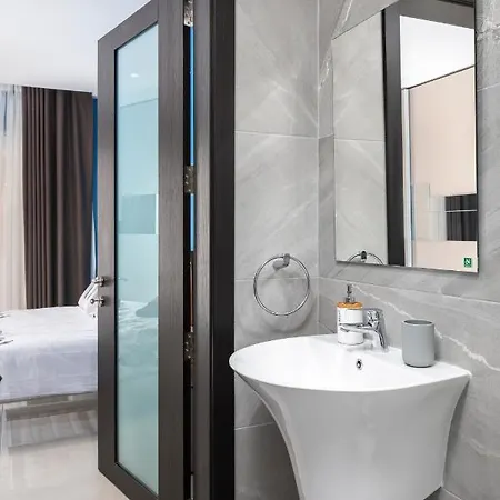 Modern 3br Stylish With Large Balcony - Close To St Julians And St Georges Bay Apartment *