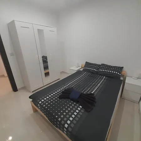 Modern 3br Stylish With Large Balcony - Close To St Julians And St Georges Bay Apartment Is-Swieqi