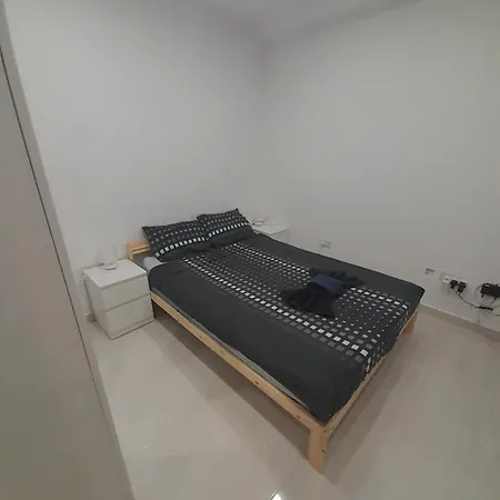 Modern 3br Stylish With Large Balcony - Close To St Julians And St Georges Bay * Is-Swieqi