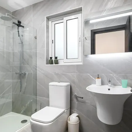 Apartment Modern 3br Stylish With Large Balcony - Close To St Julians And St Georges Bay Is-Swieqi