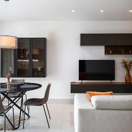 Modern 3br Stylish With Large Balcony - Close To St Julians And St Georges Bay