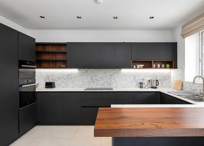 Modern 3br Stylish With Large Balcony - Close To St Julians And St Georges Bay Is-Swieqi