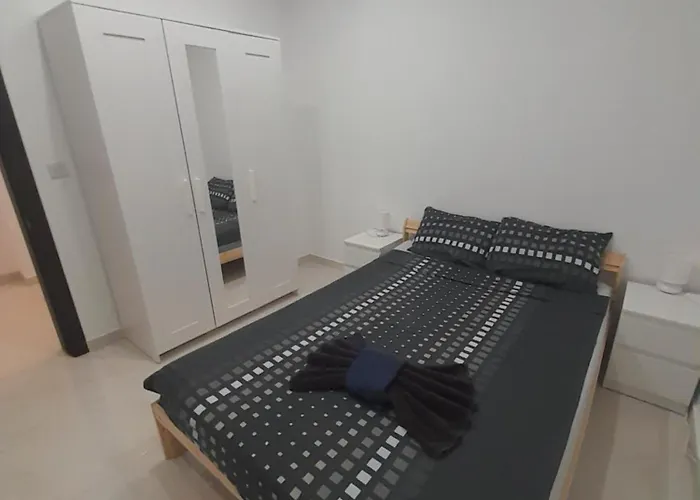 Modern 3br Stylish With Large Balcony - Close To St Julians And St Georges Bay 아파트 Is-Swieqi